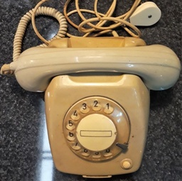 [1-00078] Telefon mit Wählscheibe